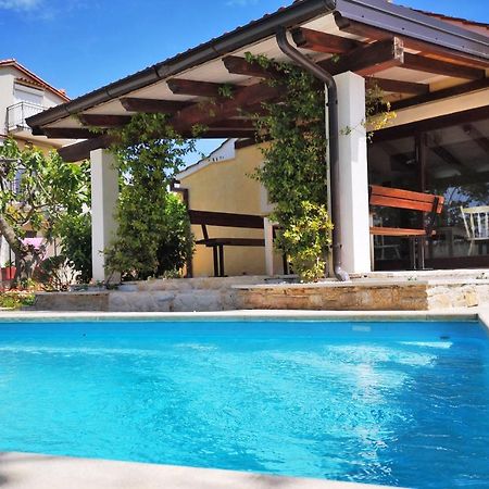 プーラ Rustic House With Private Swimming Poolヴィラ エクステリア 写真