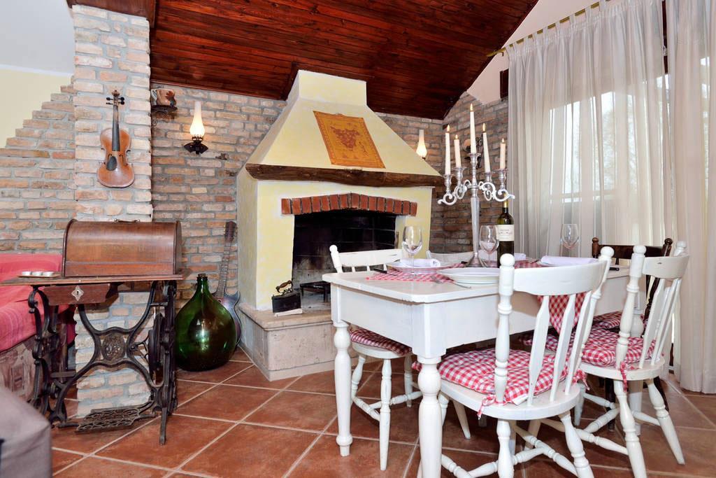 プーラ Rustic House With Private Swimming Poolヴィラ エクステリア 写真