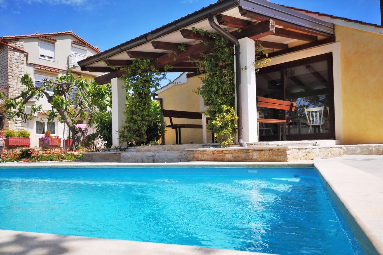 プーラ Rustic House With Private Swimming Poolヴィラ エクステリア 写真